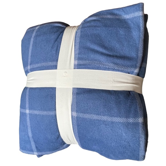 - Simply Essential windowpane 3 pcs throw bundle - Picture 4 of 8